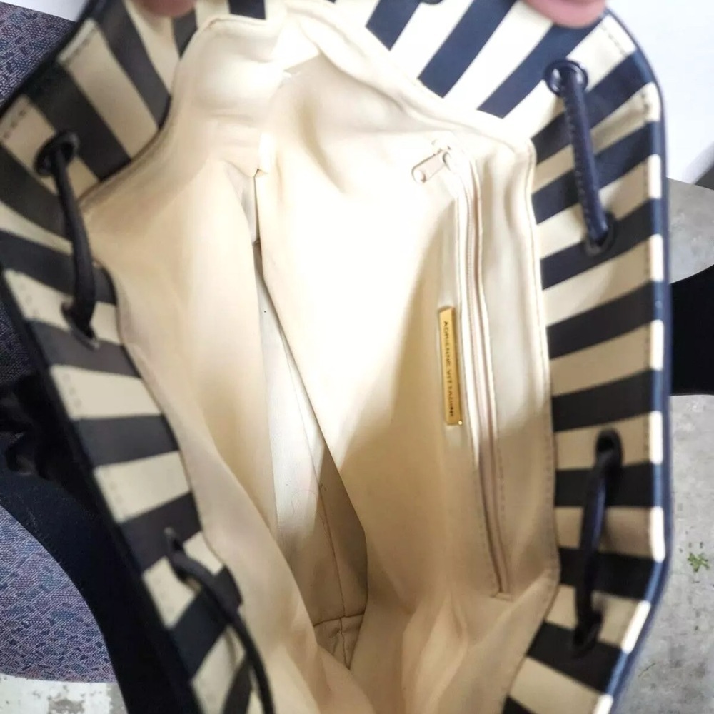 Adrienne Vittadini navy and white bucket bag - Picture 8 of 9